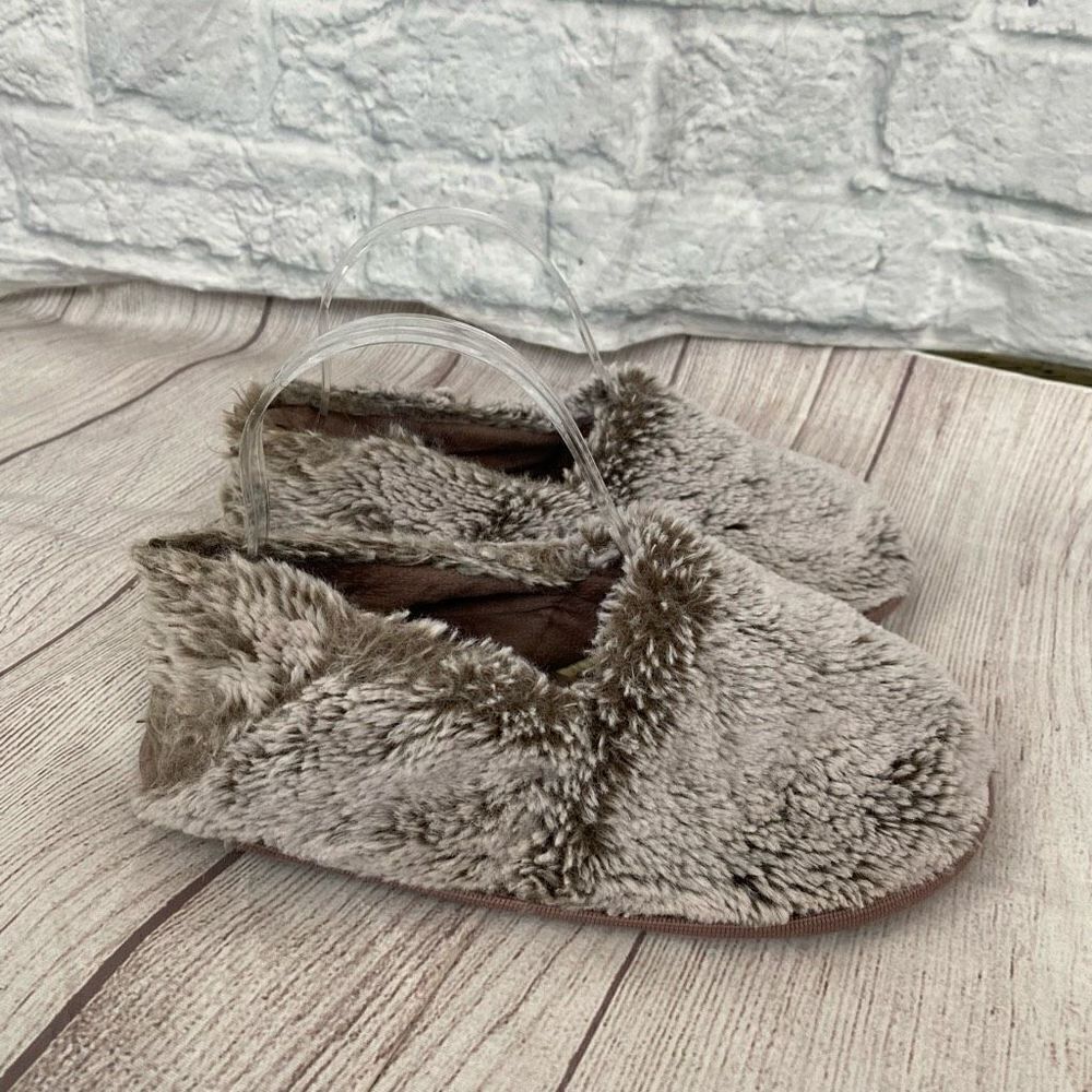 Laura Ashley women S 5-6 furry slippers taupe & white